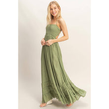 Load image into Gallery viewer, Barefoot Beauty Maxi Dress
